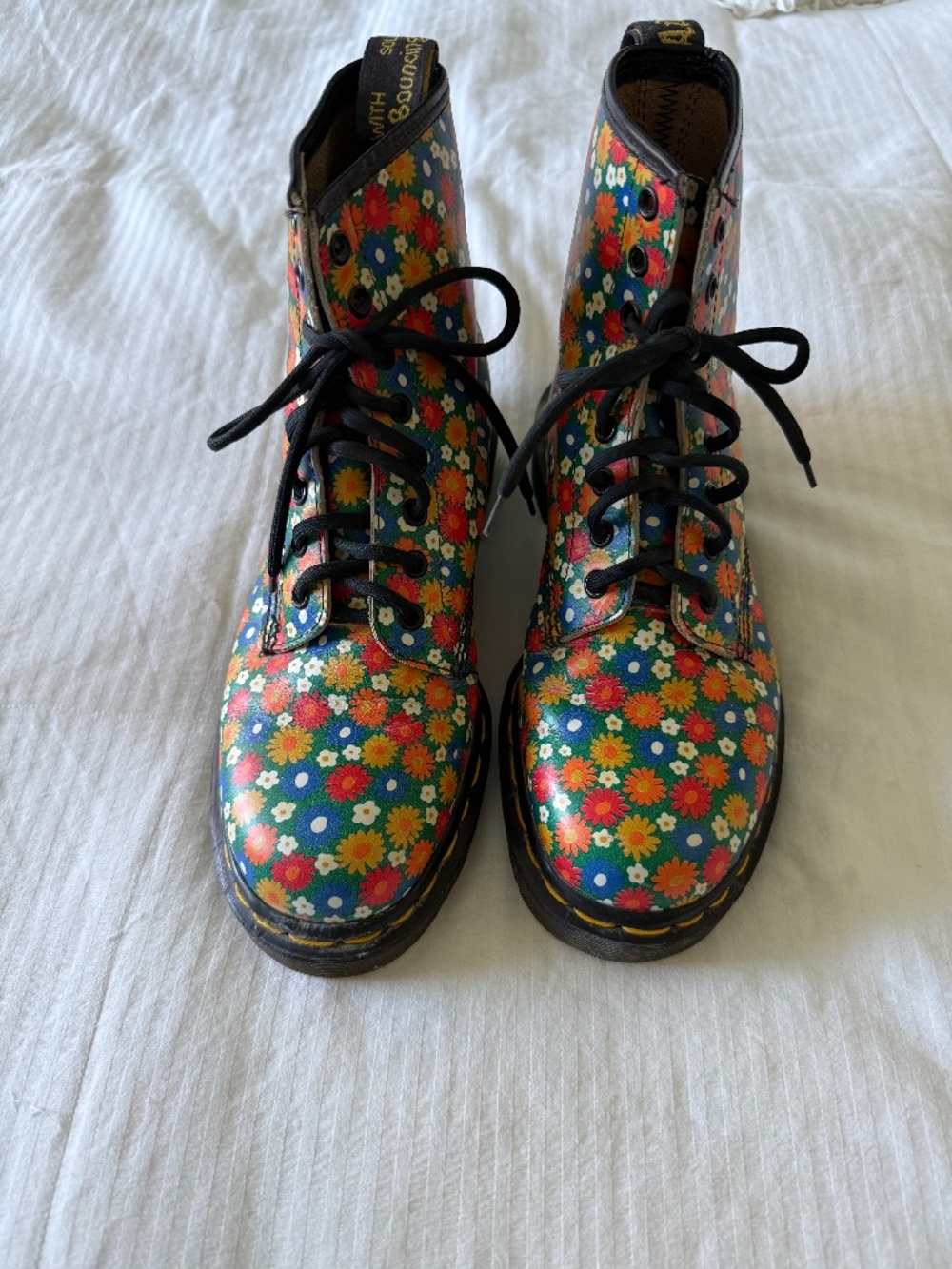 Vintage Doc Martens MIE flower power multicolored daisy boots